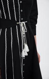 Rochie camasa din bumbac negru cu aplicatii macrame albe