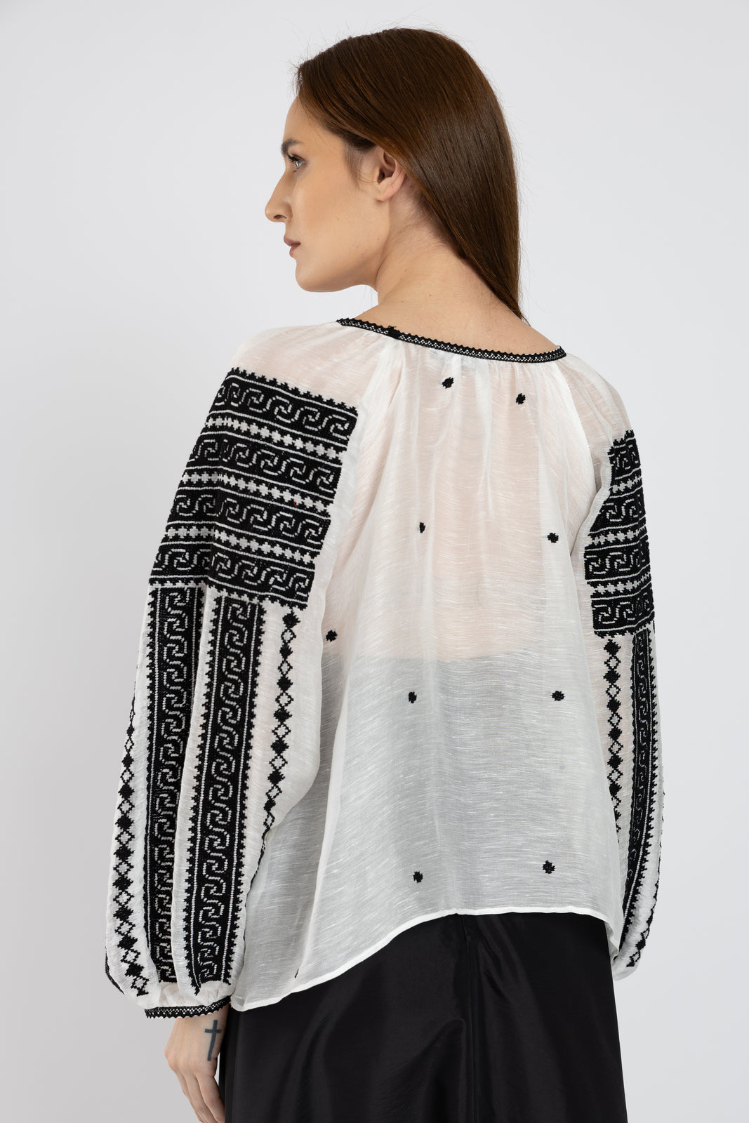 Incarca imaginea in galerie, Bluza tip ie cusuta manual cu ata neagra pe marquisette din matase