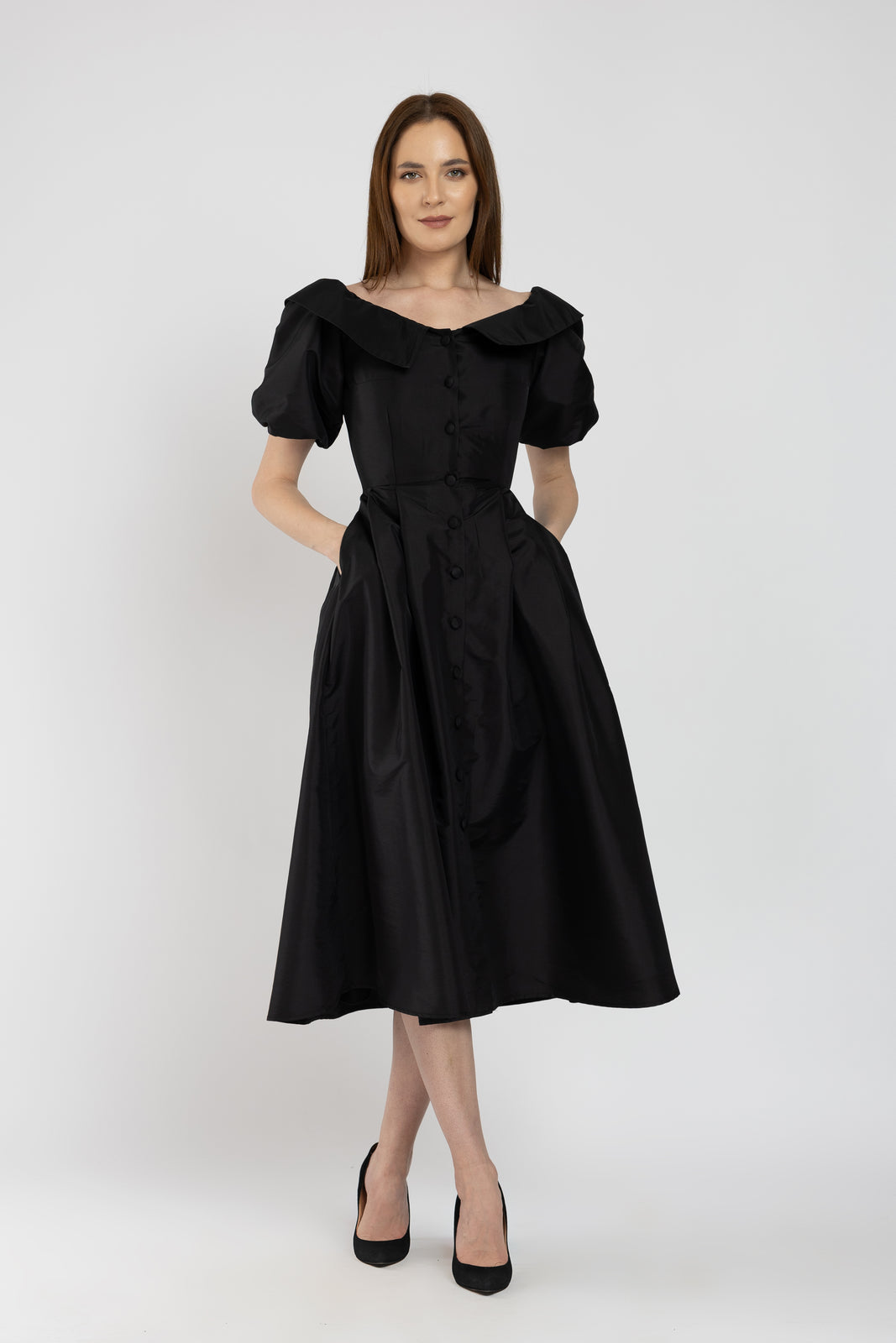 Incarca imaginea in galerie, Rochie eleganta midi din tafta neagra cu umeri decupati