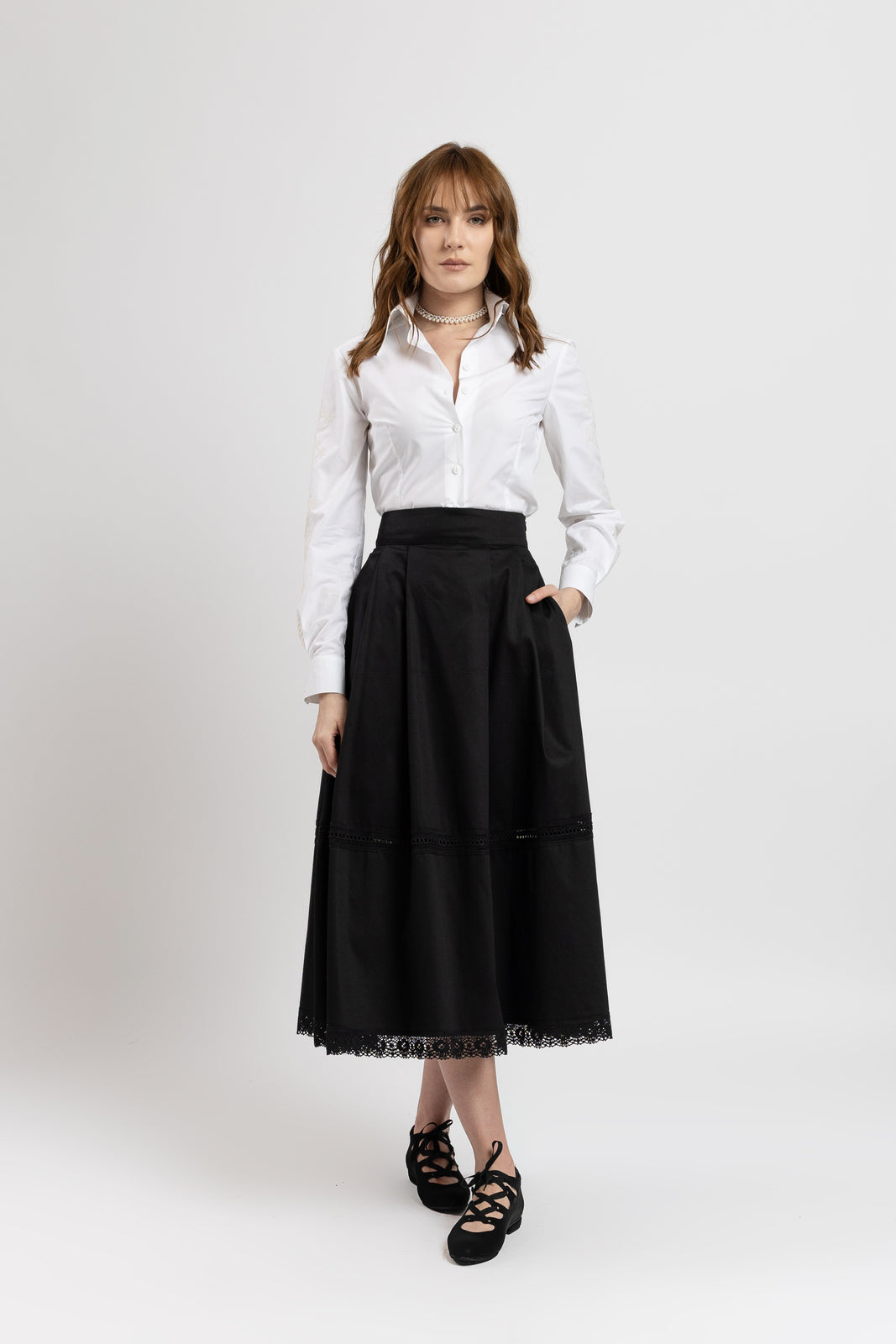 Incarca imaginea in galerie, Fusta midi din bumbac negru cu insertii de macrame