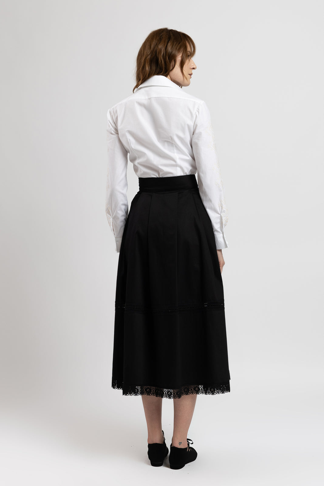 Incarca imaginea in galerie, Fusta midi din bumbac negru cu insertii de macrame