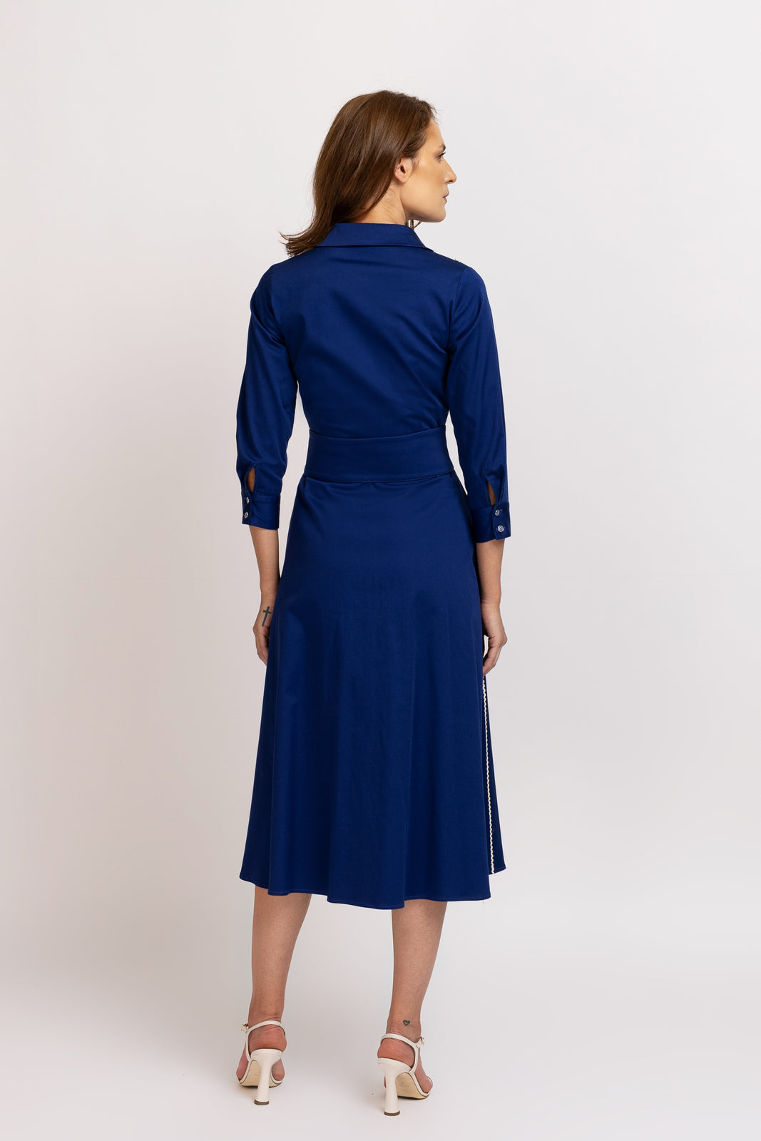 Incarca imaginea in galerie, Rochie camasa din bumbac albastru electric cu aplicatii macrame