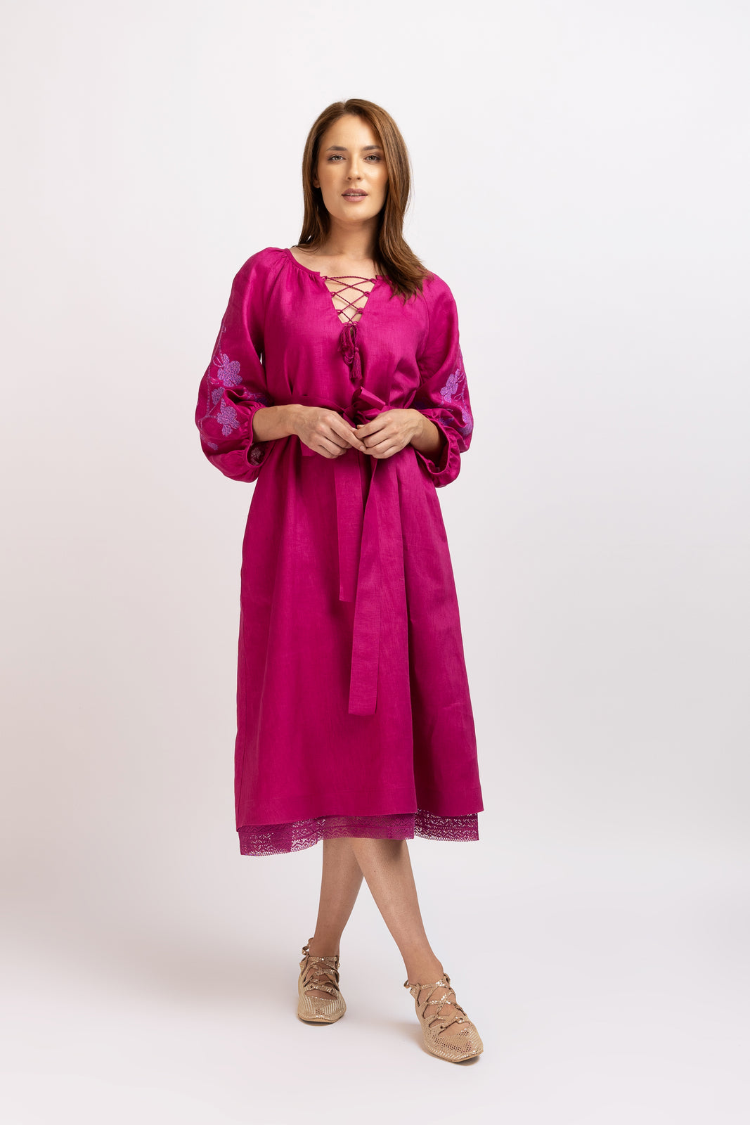 Incarca imaginea in galerie, Rochie tip ie din in fuchsia cu broderie computerizata si finisaj din dantela