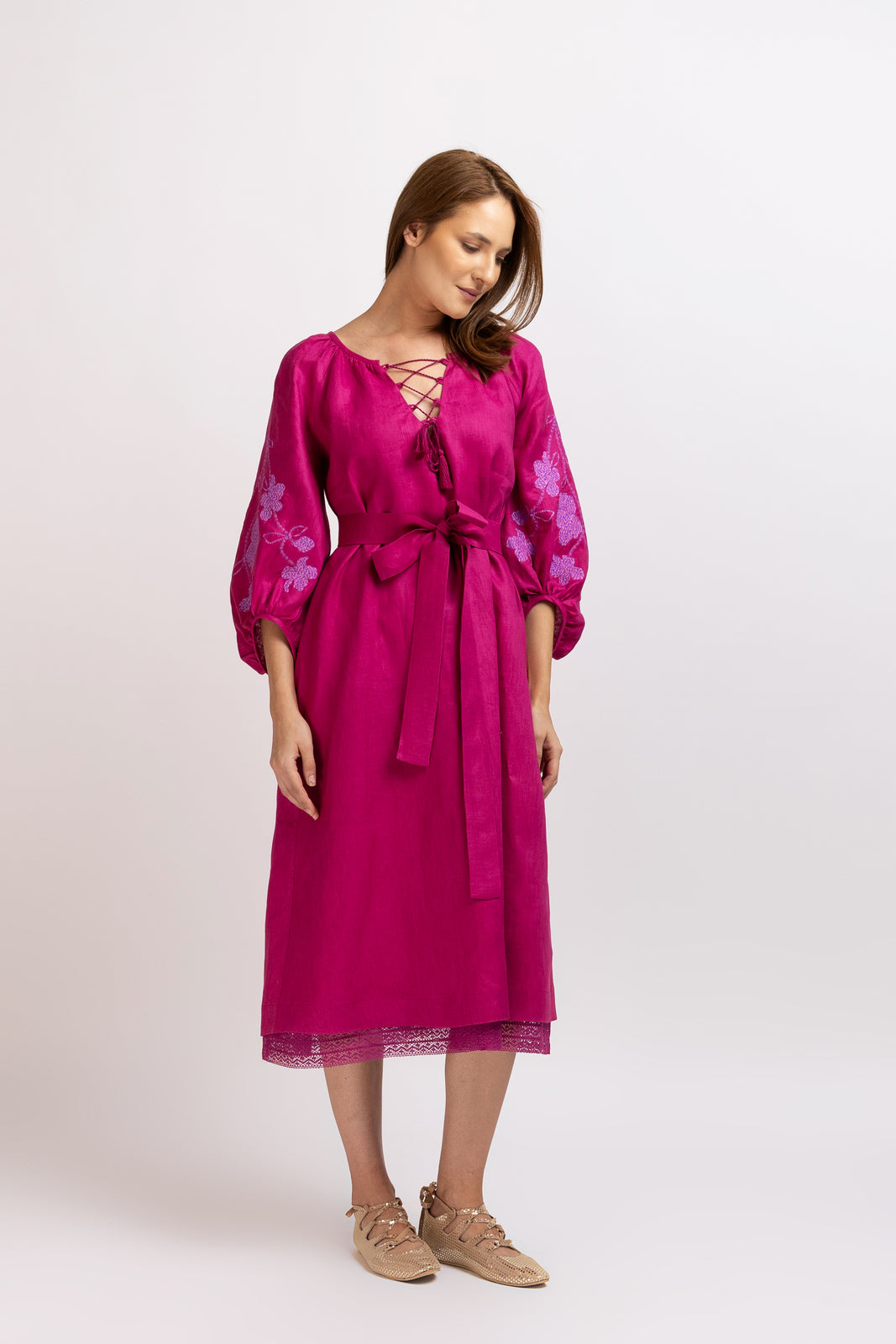 Incarca imaginea in galerie, Rochie tip ie din in fuchsia cu broderie computerizata si finisaj din dantela