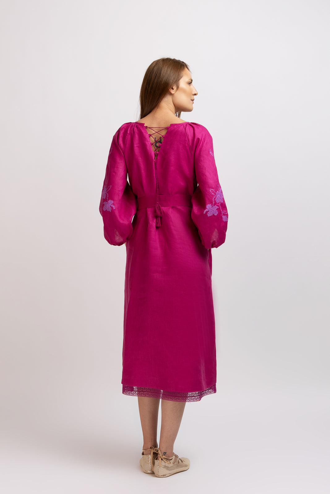 Incarca imaginea in galerie, Rochie tip ie din in fuchsia cu broderie computerizata si finisaj din dantela