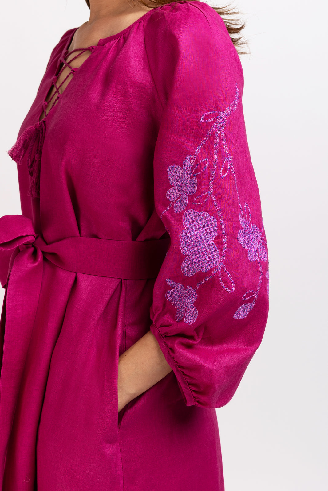 Incarca imaginea in galerie, Rochie tip ie din in fuchsia cu broderie computerizata si finisaj din dantela