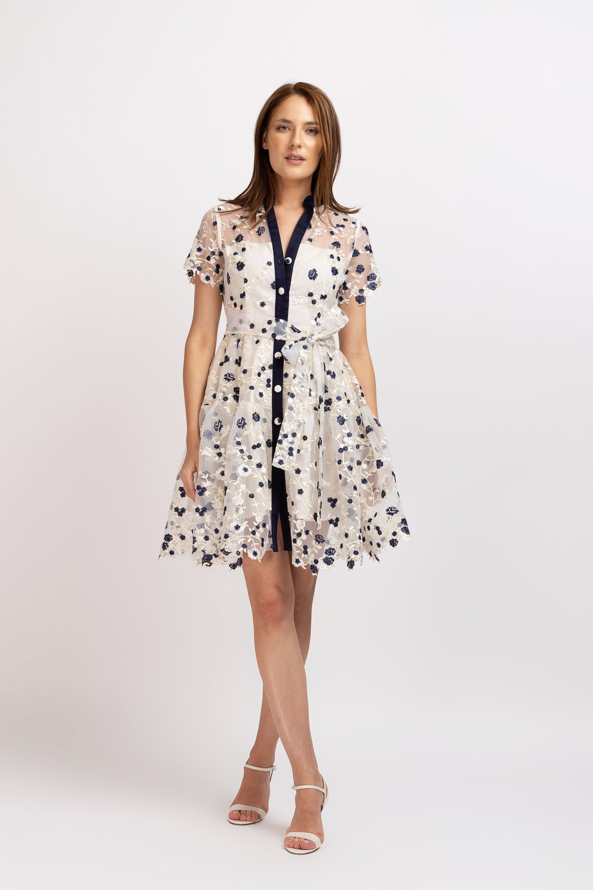 Short organza dress embroidered with flowers