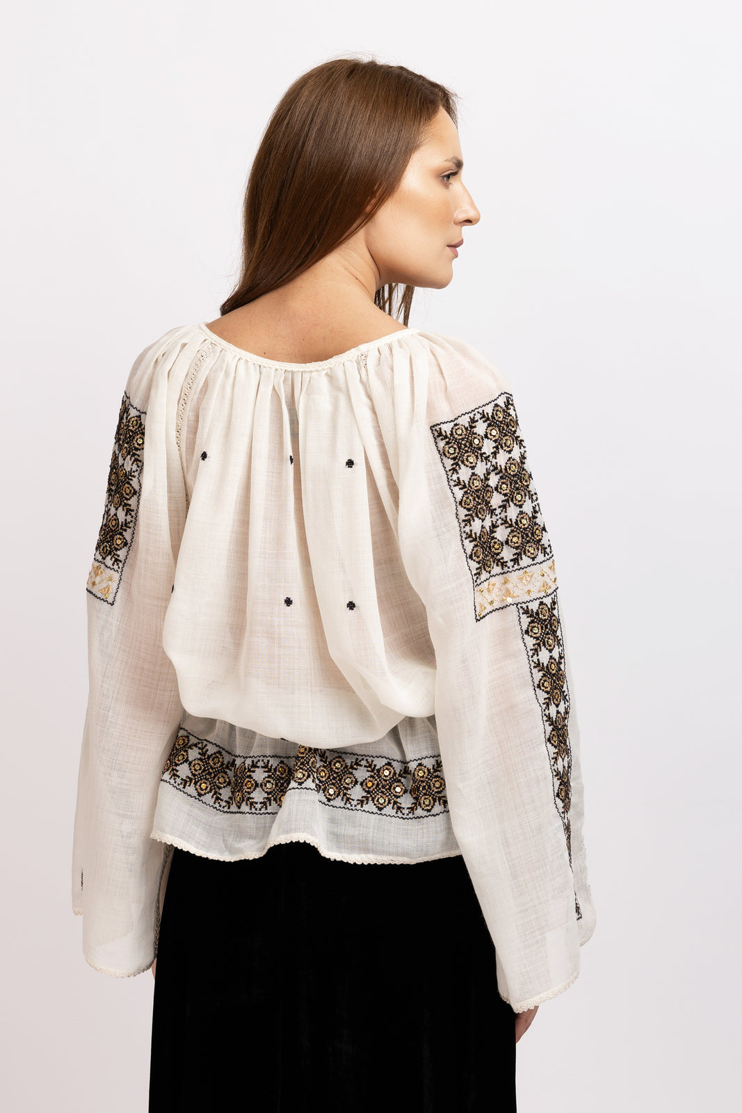 Incarca imaginea in galerie, Bluza tip ie cusuta manual pe lana merin in negru si auriu