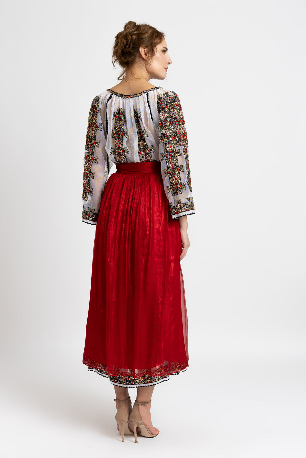 Load image into Gallery viewer, Hand-sewn ie dress on tulle and silk skirt