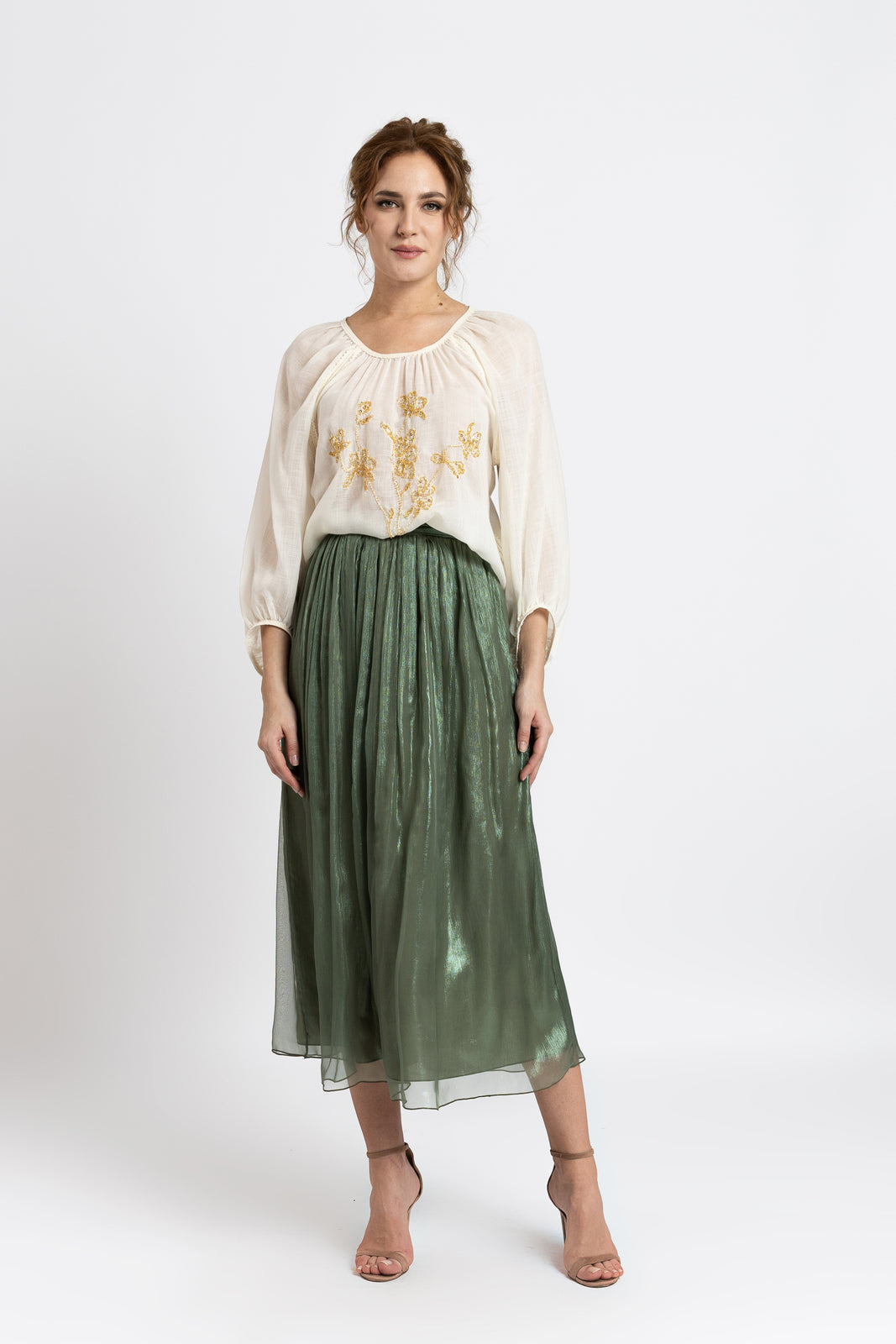 Incarca imaginea in galerie, Bluza tip ie din lana merin cu broderie florală manuala
