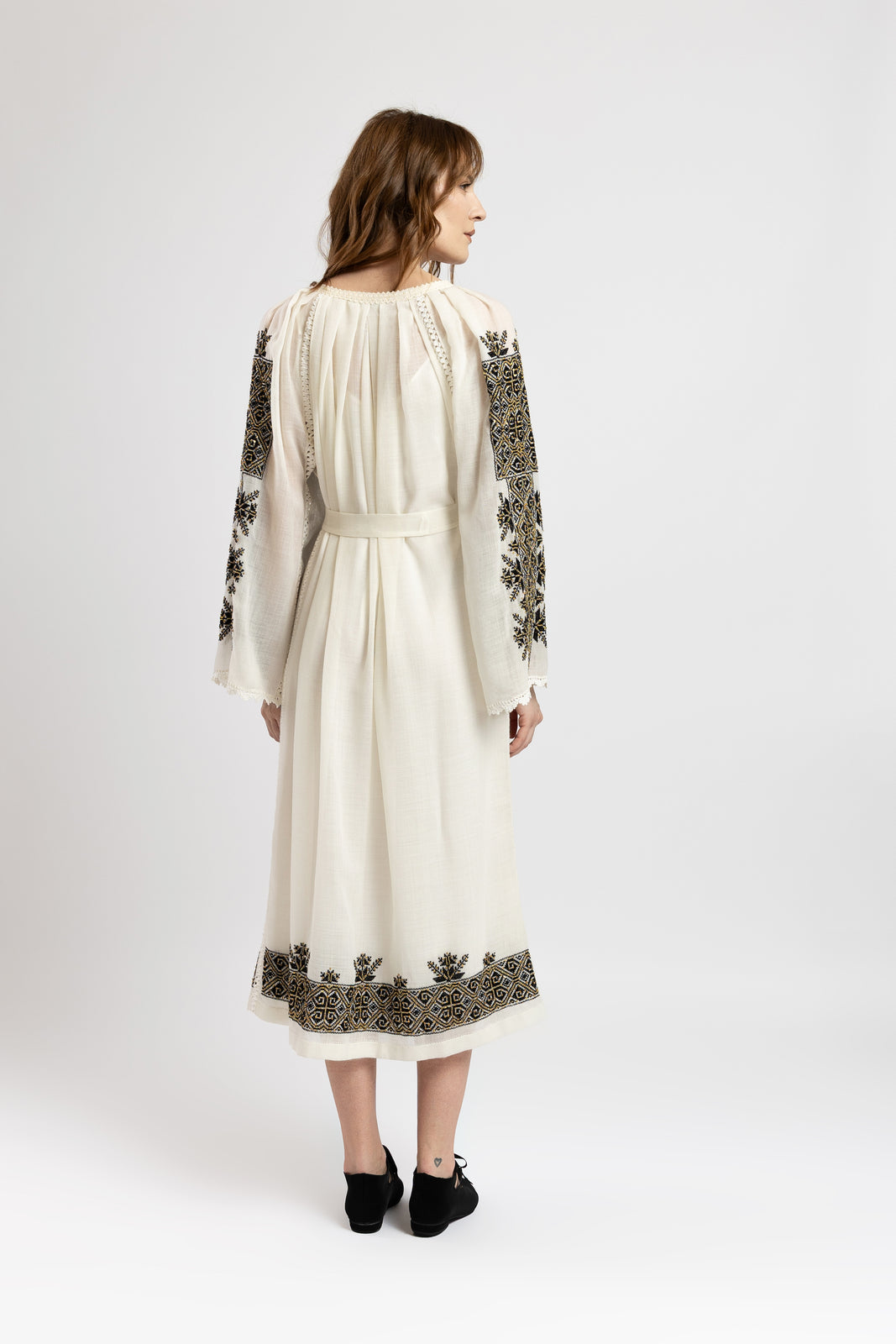 Incarca imaginea in galerie, Rochie din lana merin cusuta manual