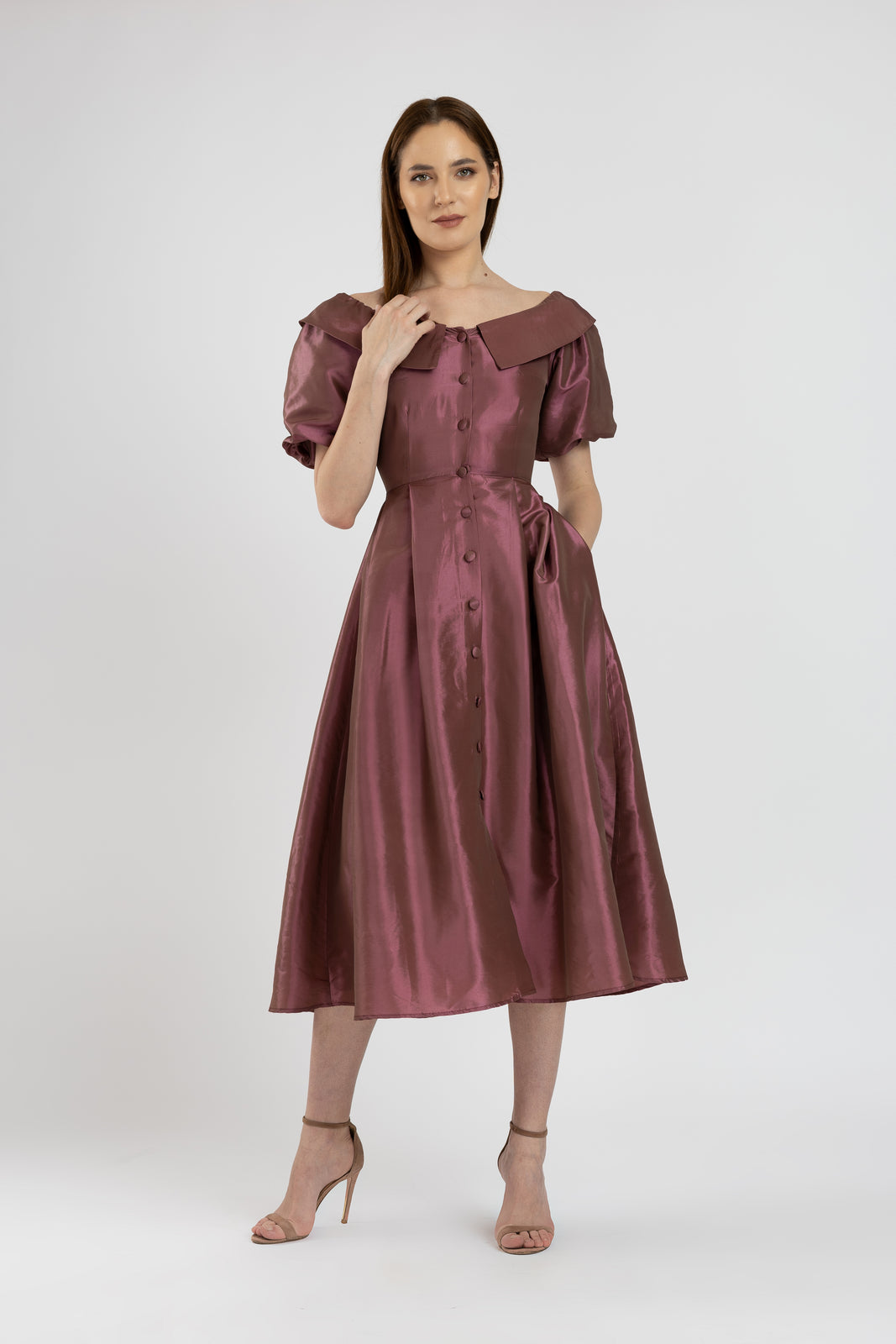 Incarca imaginea in galerie, Rochie eleganta midi din tafta violet cu umeri decupati