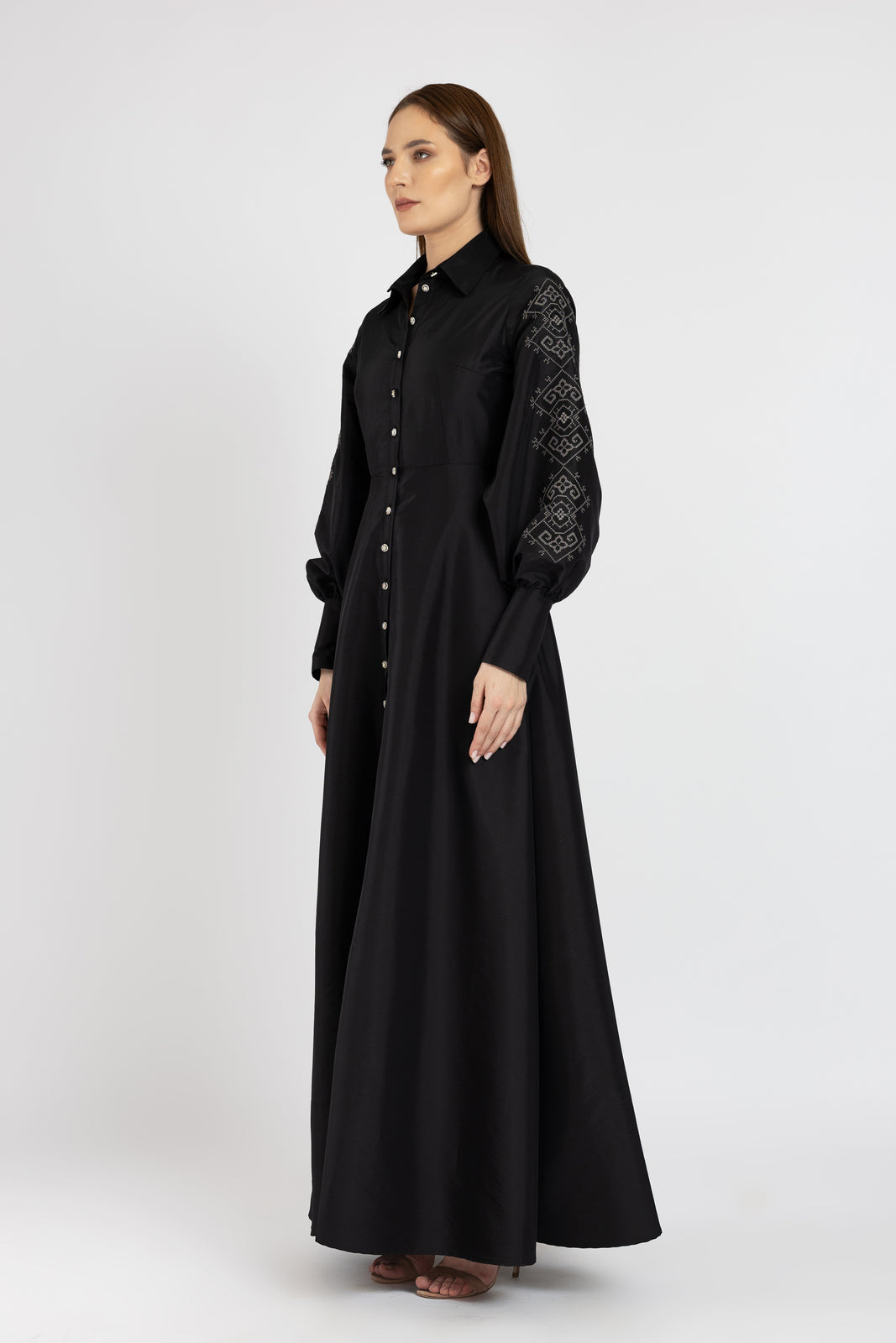 Incarca imaginea in galerie, Rochie camasa lunga neagra din tafta cu maneci brodate