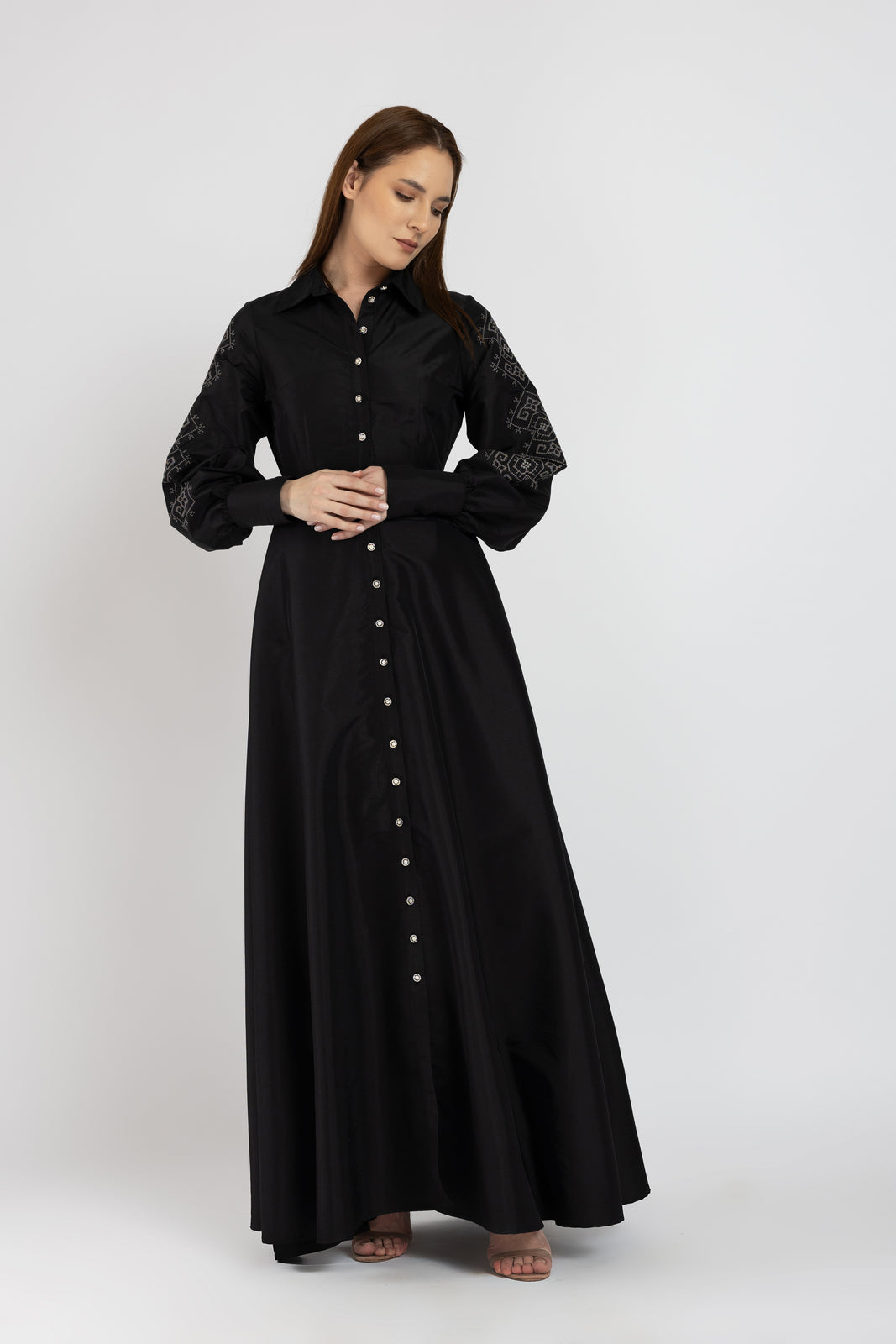 Incarca imaginea in galerie, Rochie camasa lunga neagra din tafta cu maneci brodate