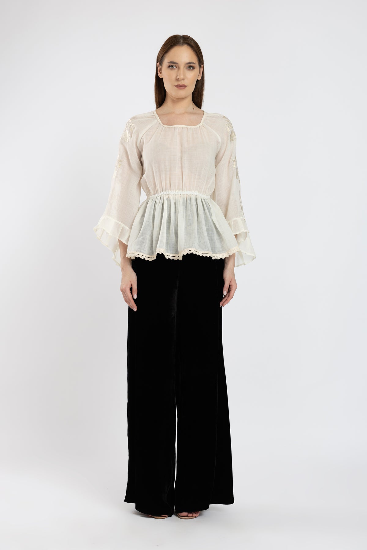 Fusta pantaloni lungi negri din catifea cu slit partea din fata