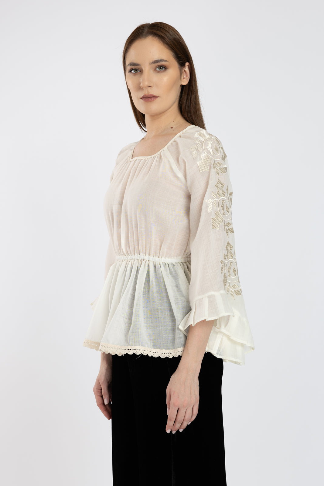 Incarca imaginea in galerie, Bluză din merin ivoire cu broderie florală