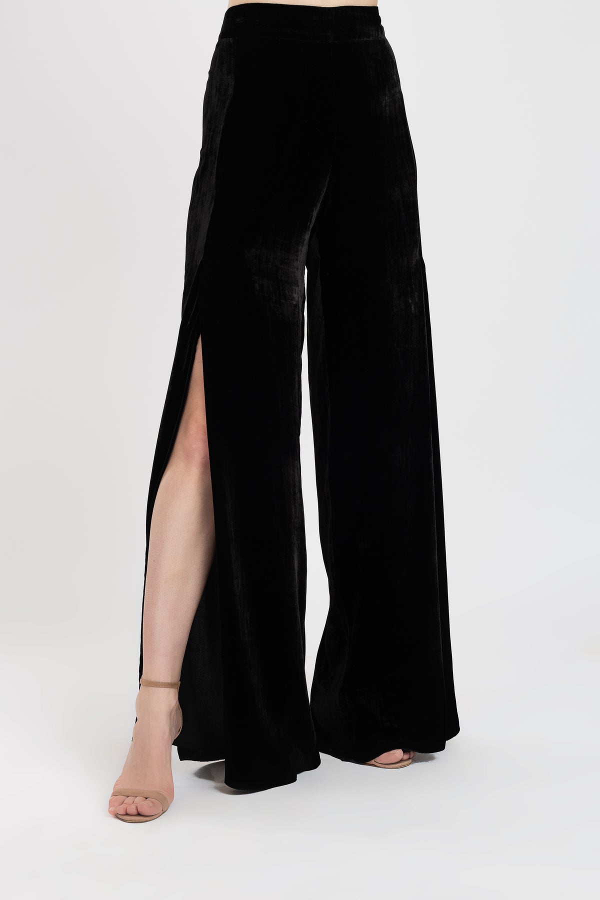Fusta pantaloni lungi negri din catifea cu slit partea din fata