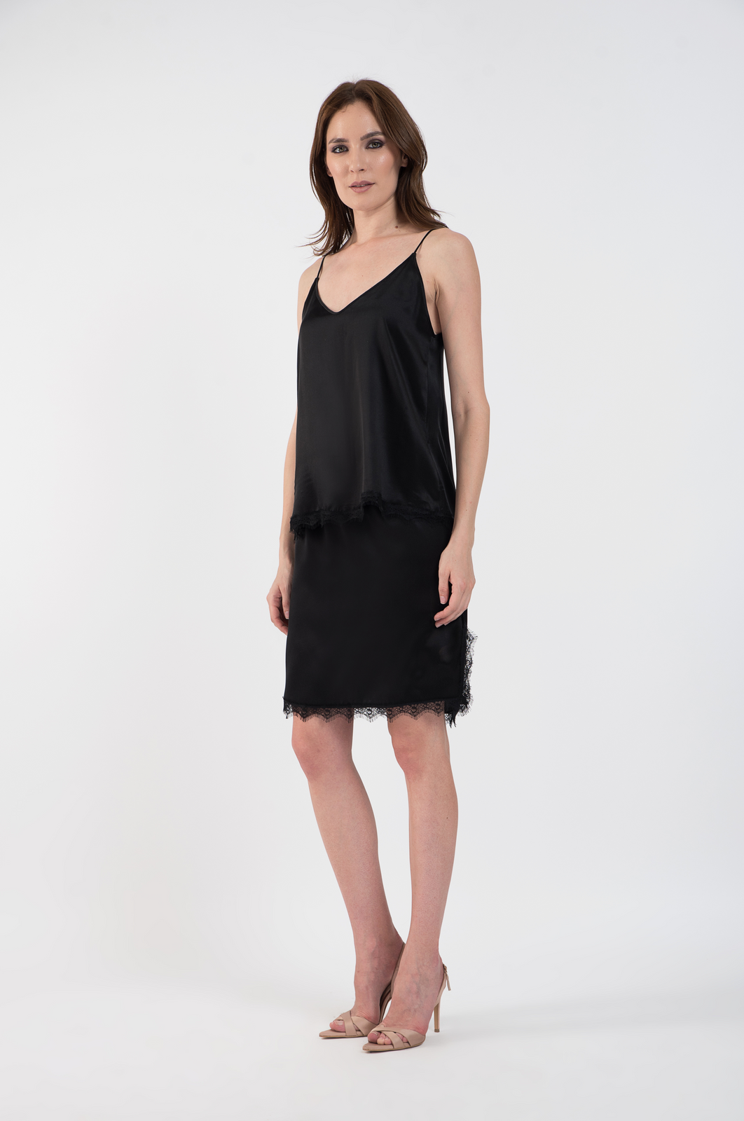 Incarca imaginea in galerie, Top negru din matase naturala cu bretele si dantela chantily