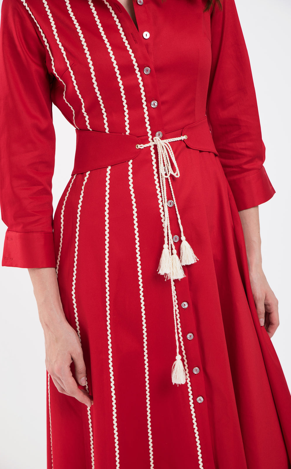 Incarca imaginea in galerie, Rochie camasa din bumbac rosu inchis cu aplicatii macrame