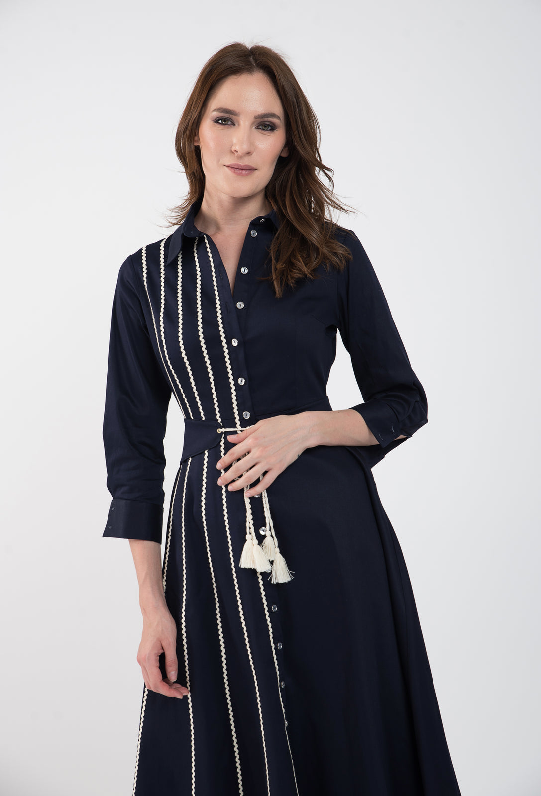 Incarca imaginea in galerie, Rochie camasa din bumbac bleumarin cu aplicatii macrame