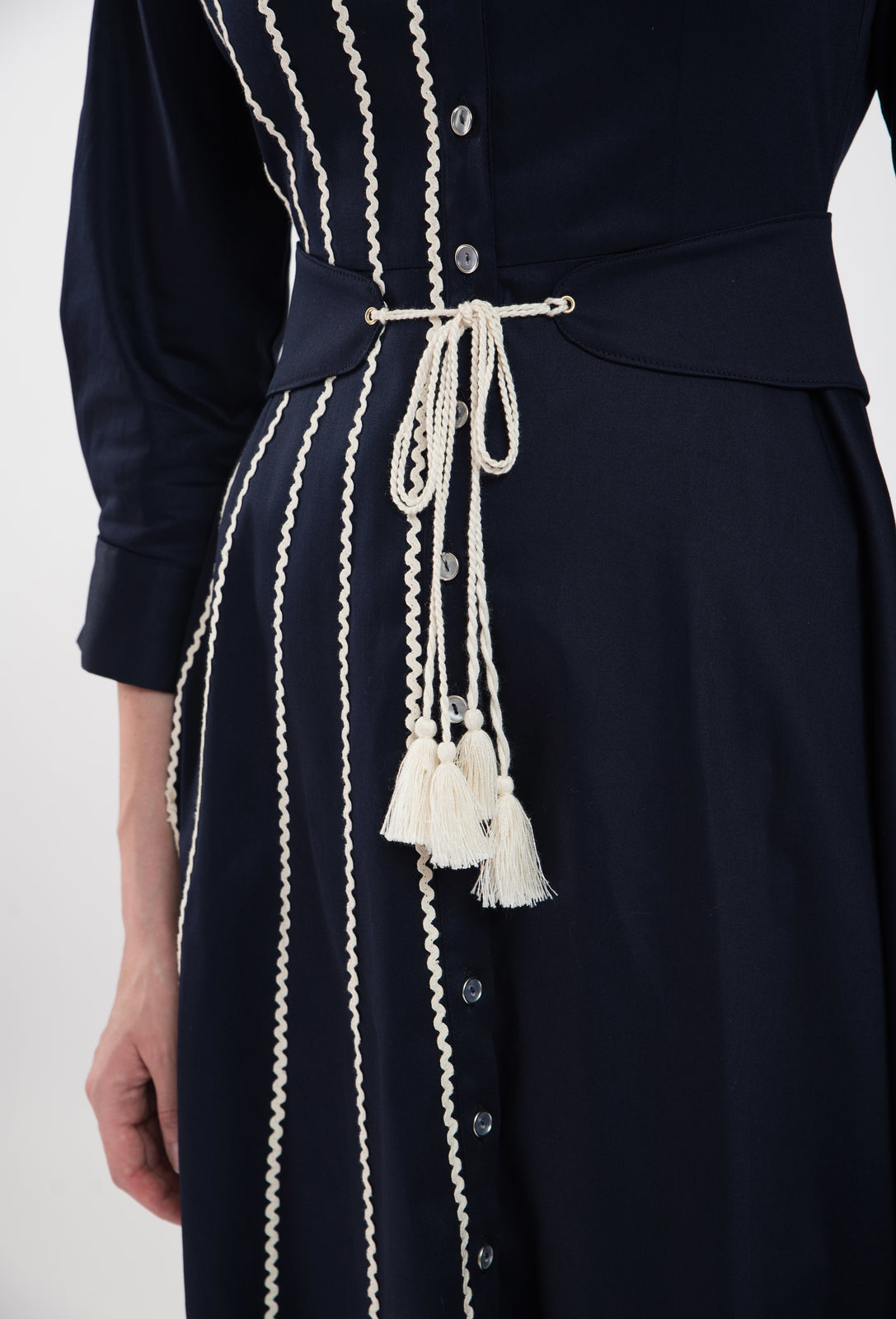 Incarca imaginea in galerie, Rochie camasa din bumbac bleumarin cu aplicatii macrame