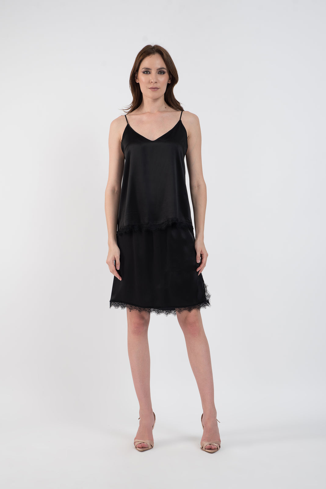 Incarca imaginea in galerie, Jupa neagra scurta din matase naturala si dantela chantily