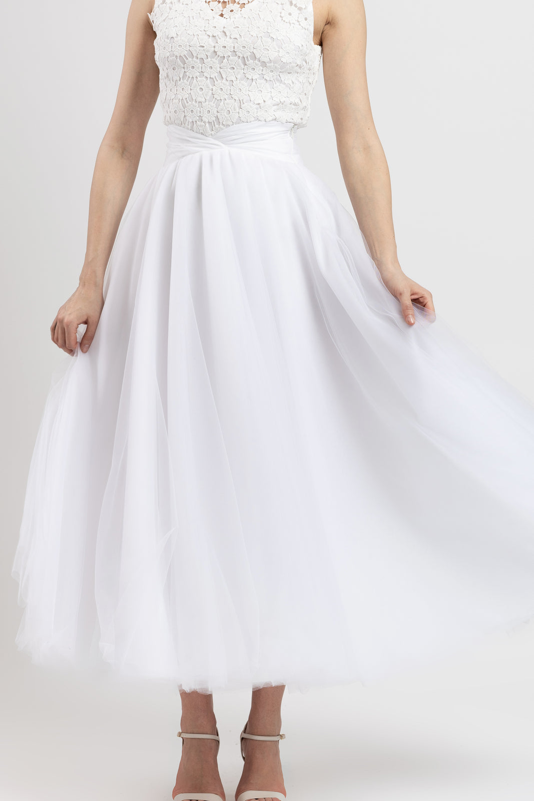 Incarca imaginea in galerie, Fusta midi din tulle alb