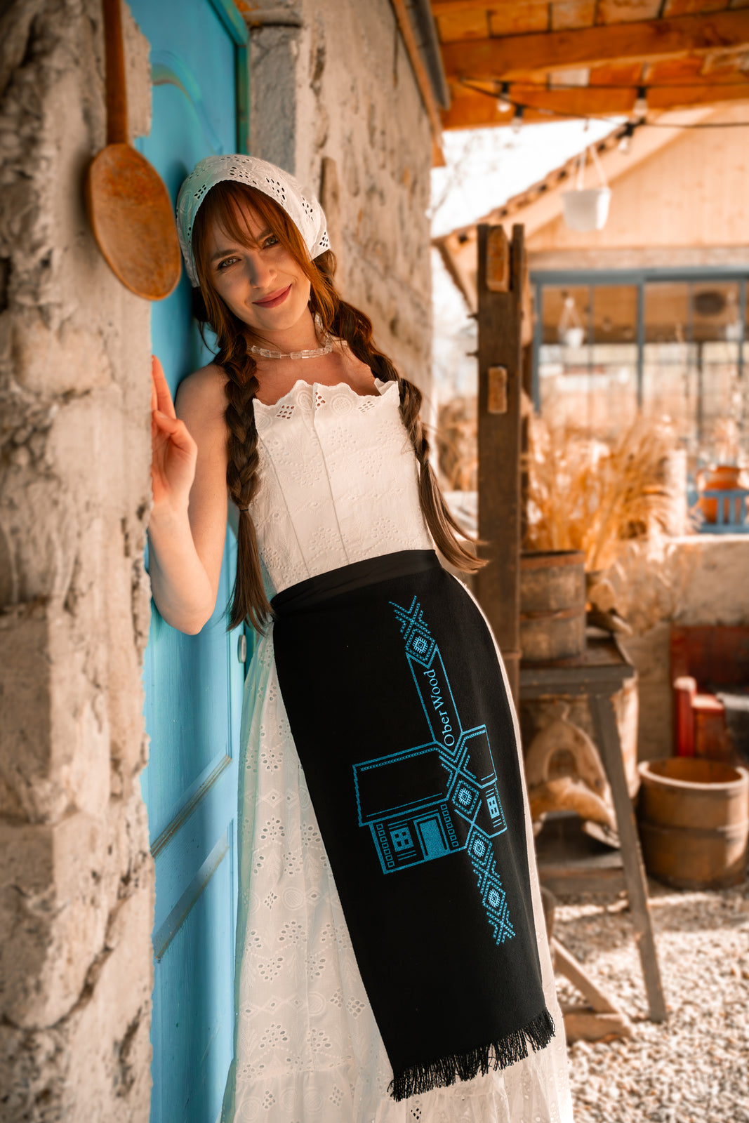 Incarca imaginea in galerie, Rochie alba cu corset si fusta ampla din bumbac cu broderie sparta