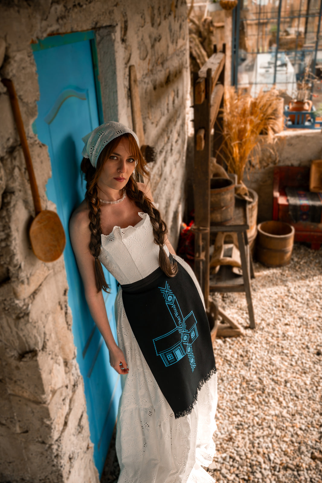 Incarca imaginea in galerie, Rochie alba cu corset si fusta ampla din bumbac cu broderie sparta