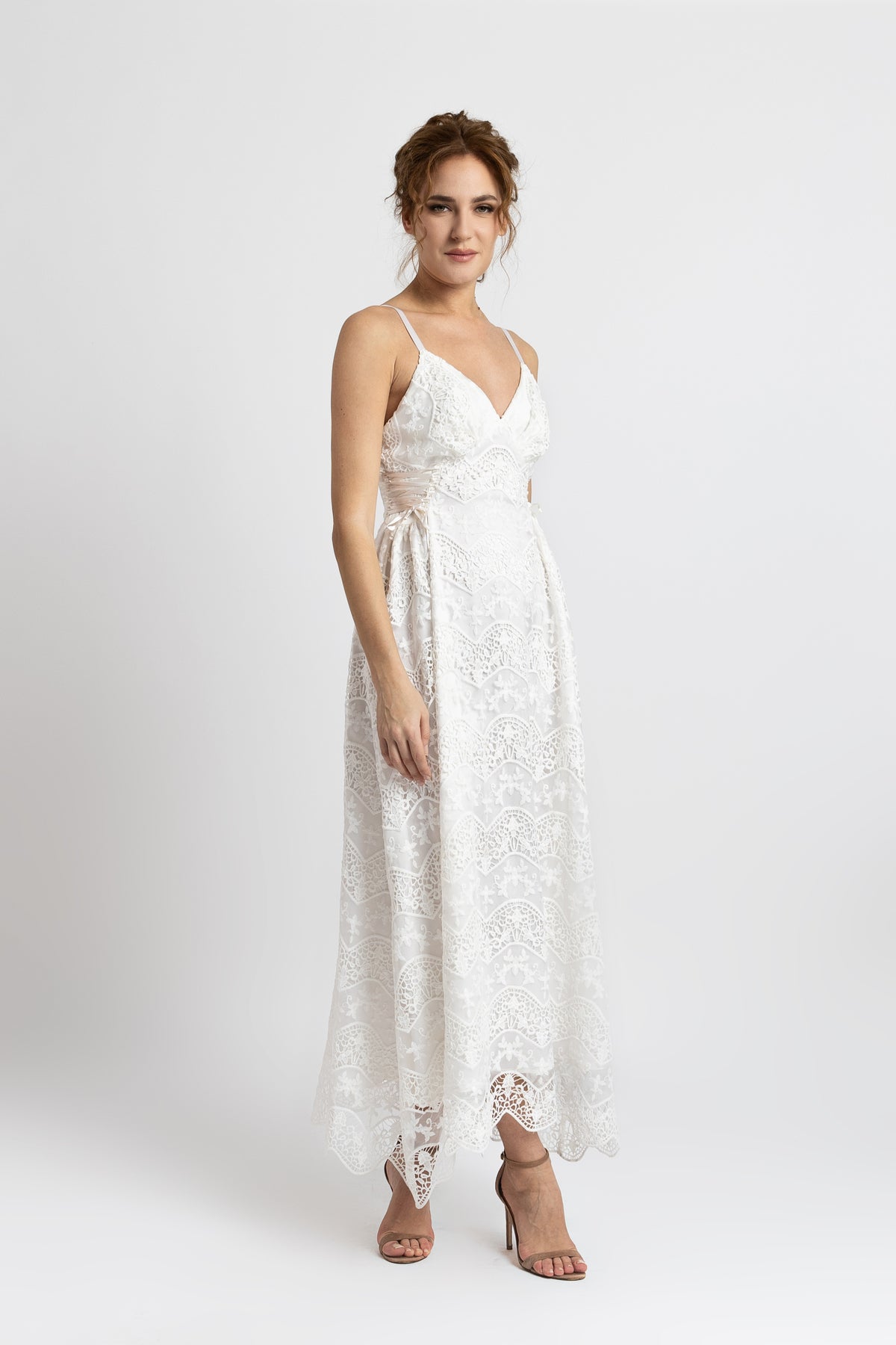 Elegant lace dress with embroidery