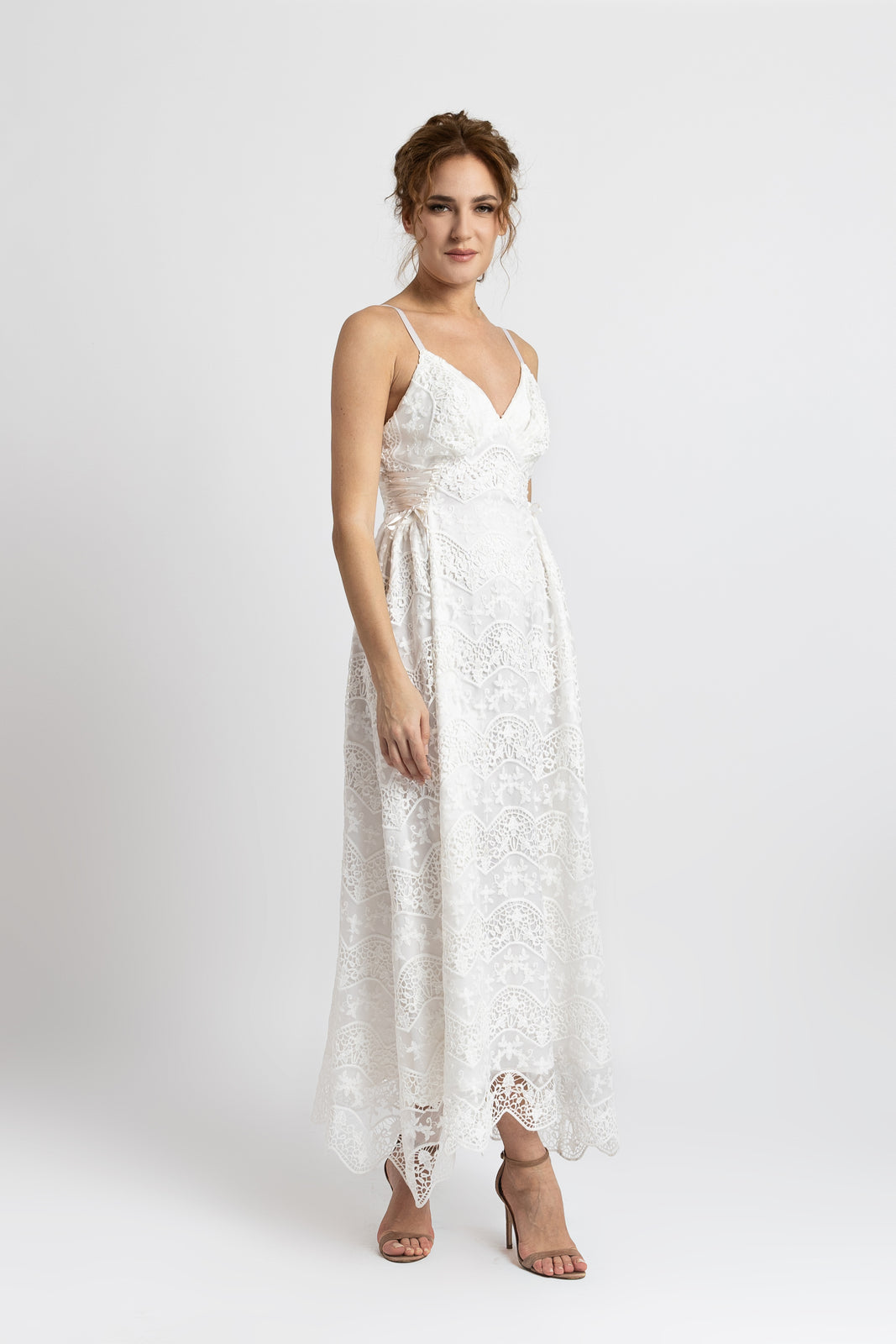 Incarca imaginea in galerie, Rochie elegantă din dantelă cu broderie