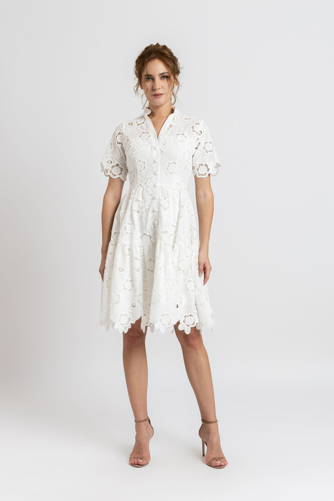 Incarca imaginea in galerie, Rochie scurtă din bumbac cu broderie în relief