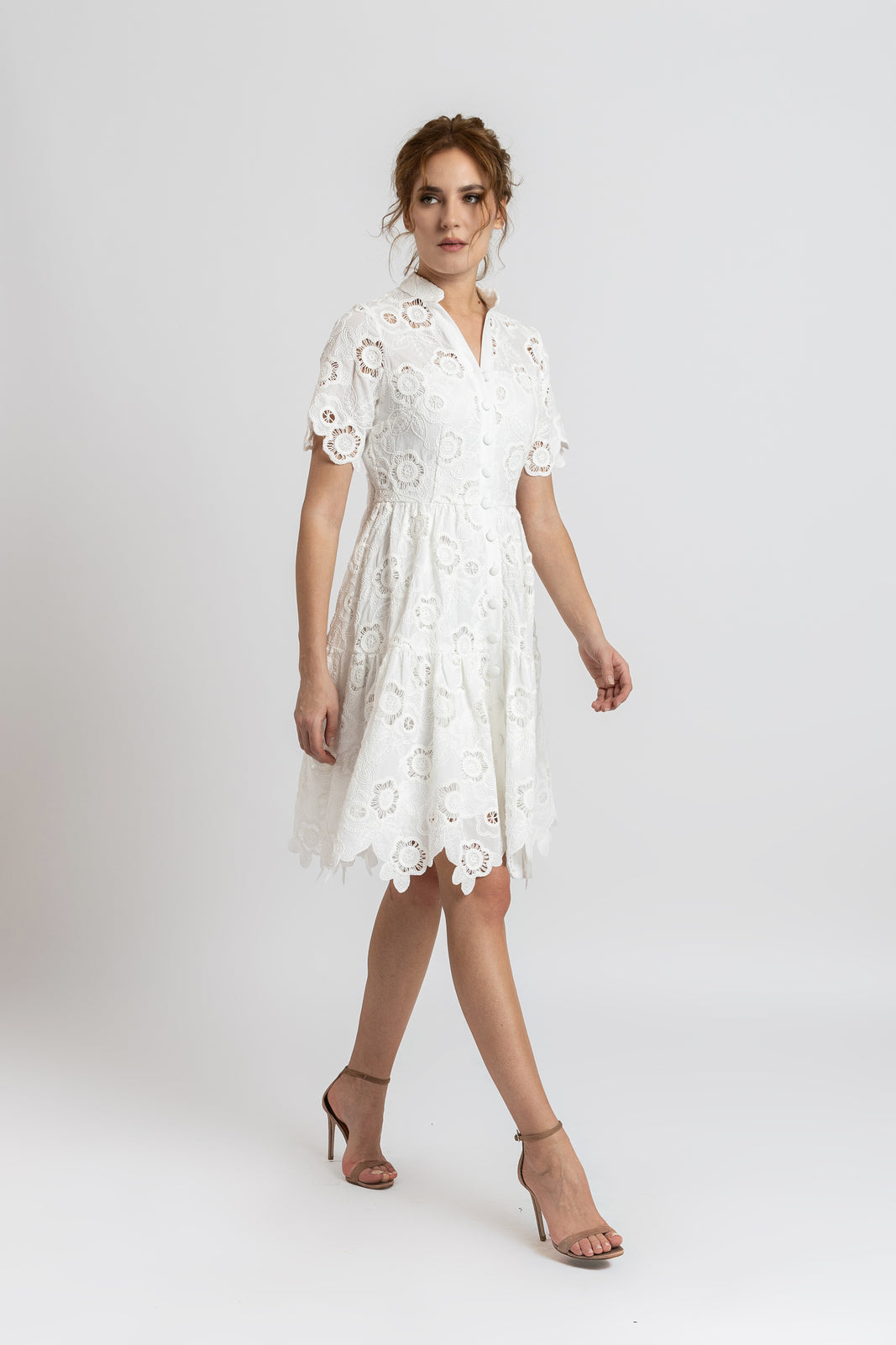 Incarca imaginea in galerie, Rochie scurtă din bumbac cu broderie în relief