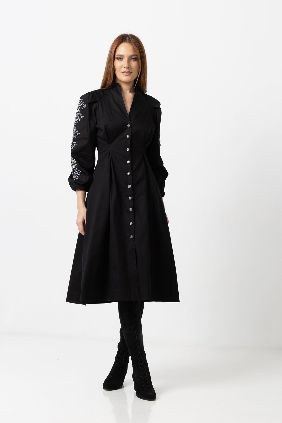 Rochie camasa tip tunica neagra cu broderie computerizata si maneci bufante
