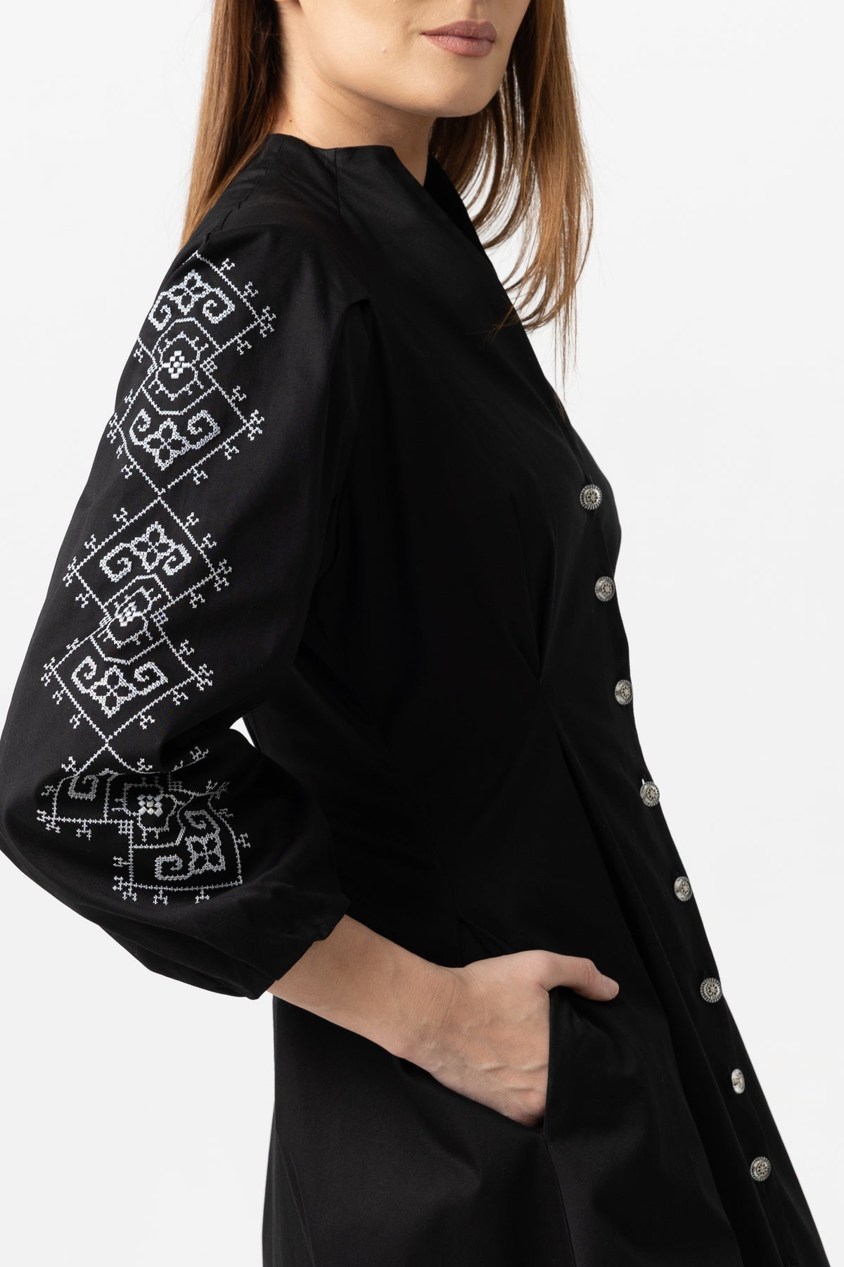 Rochie camasa tip tunica neagra cu broderie computerizata si maneci bufante
