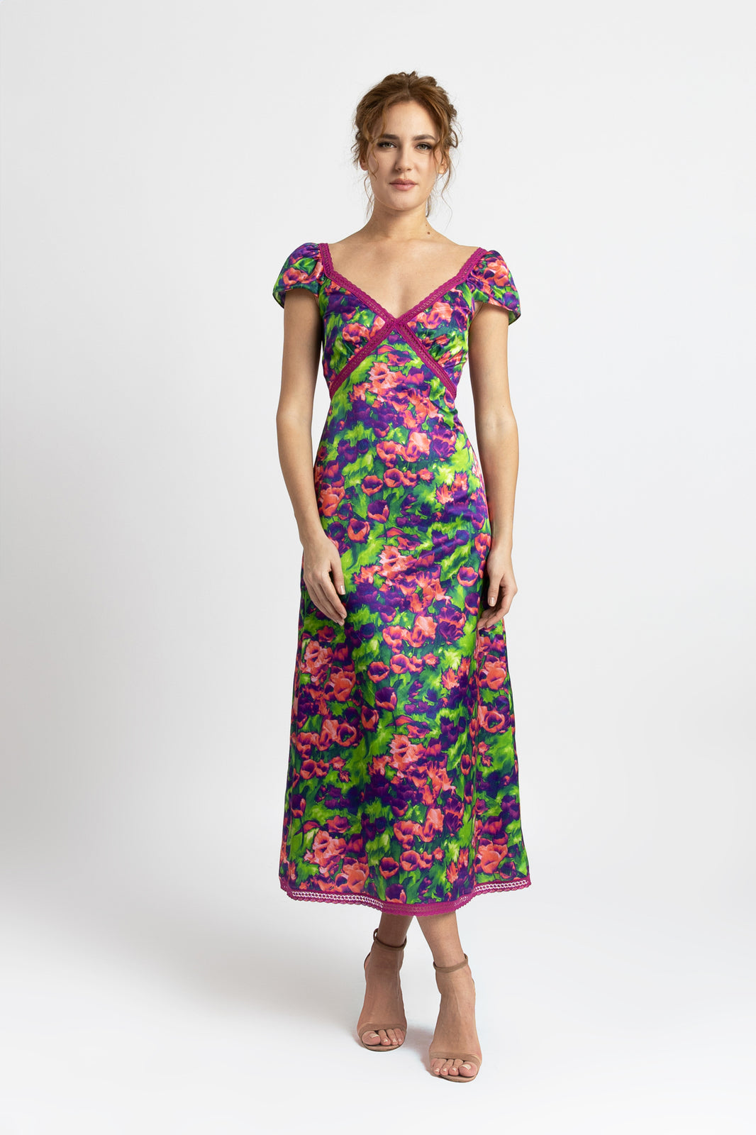 Incarca imaginea in galerie, Rochie midi din matase imprimata multicolor cu aplicatii macrame