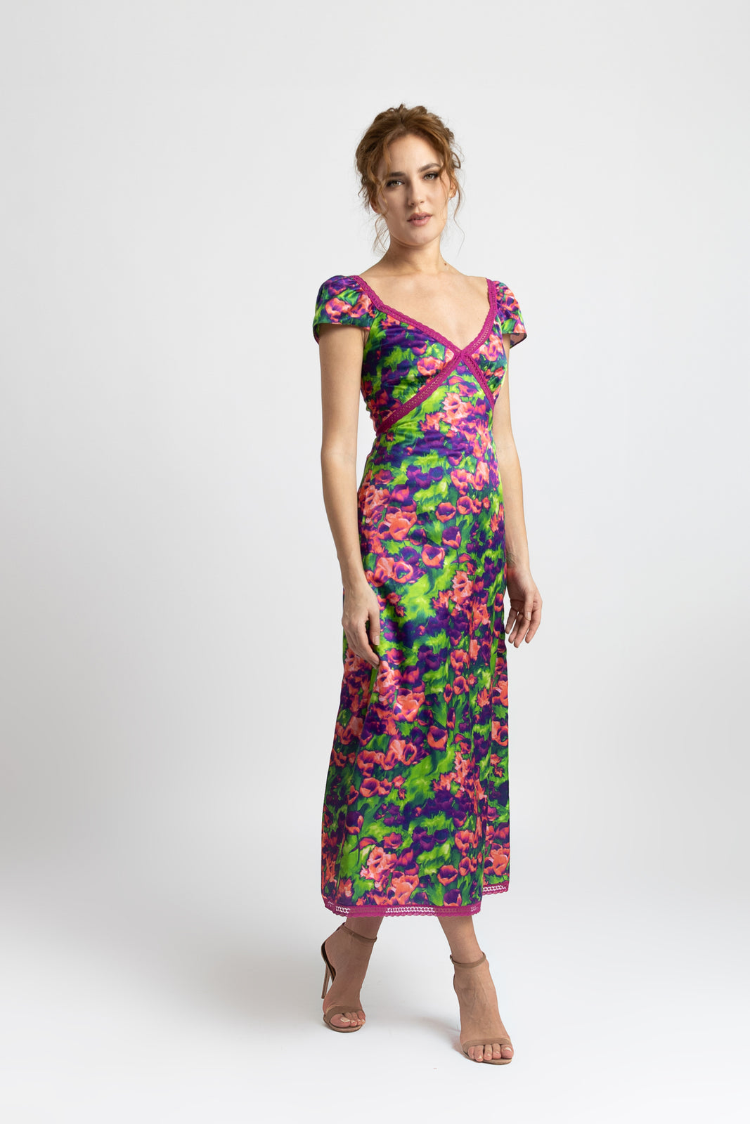 Incarca imaginea in galerie, Rochie midi din matase imprimata multicolor cu aplicatii macrame