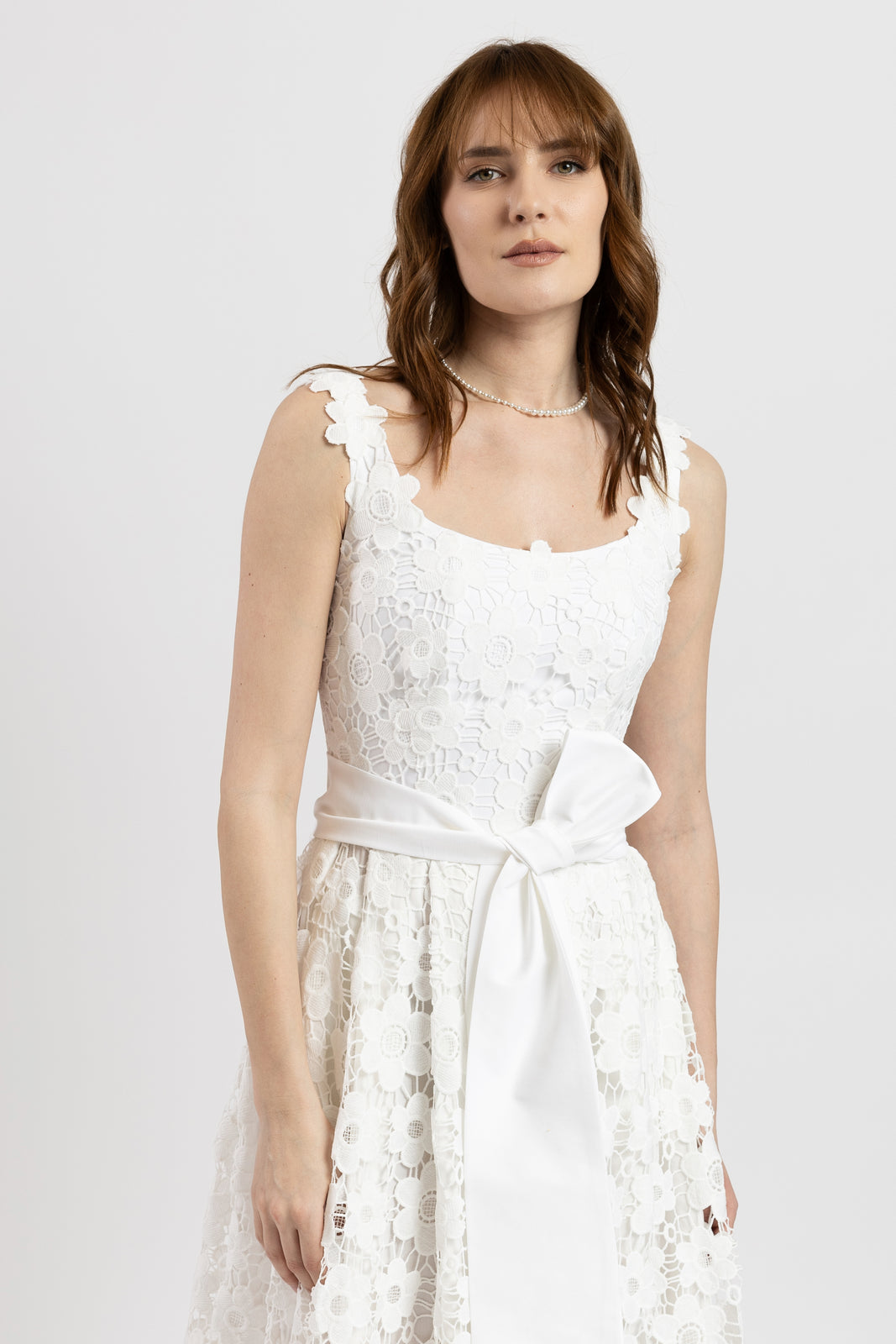 Incarca imaginea in galerie, Rochie midi din macrame floral si volan din bumbac satinat alb