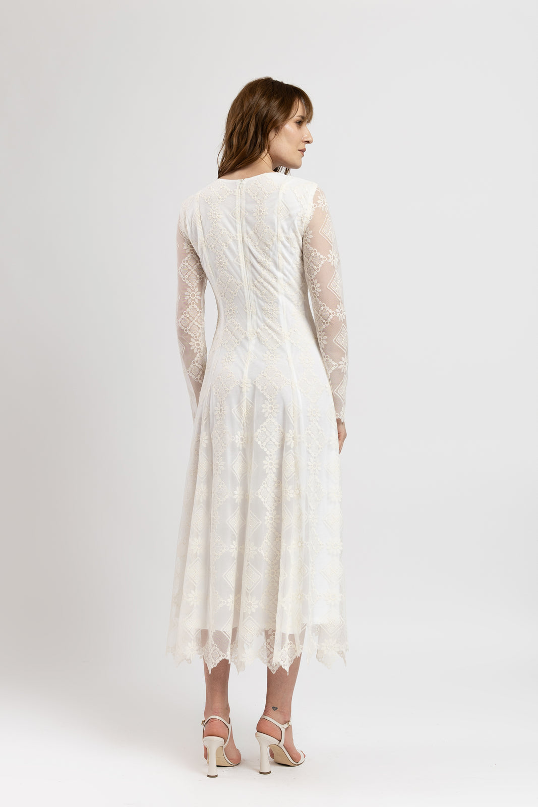 Incarca imaginea in galerie, Rochie midi din tulle brodat ivoar cu maneci lungi