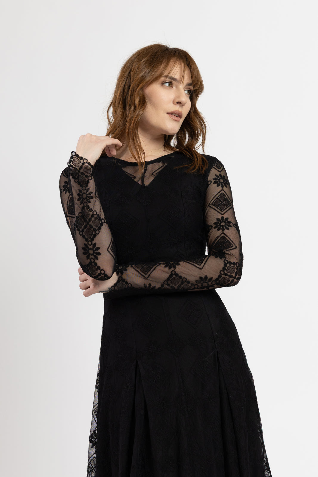 Incarca imaginea in galerie, Rochie midi din tulle brodat negru cu maneci lungi