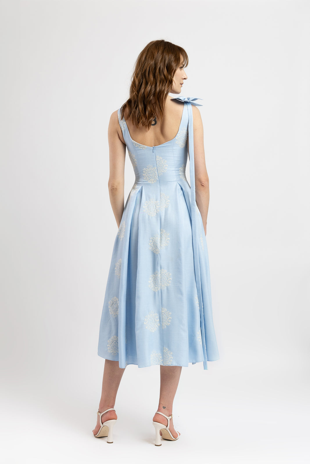 Incarca imaginea in galerie, Rochie midi din vascoza bleu brodata