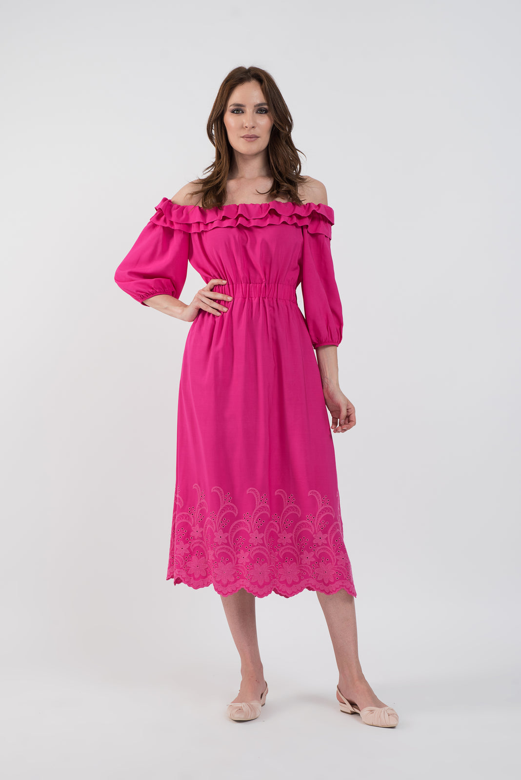 Incarca imaginea in galerie, Rochie midi din vascoza fuchsia cu umeri decupati