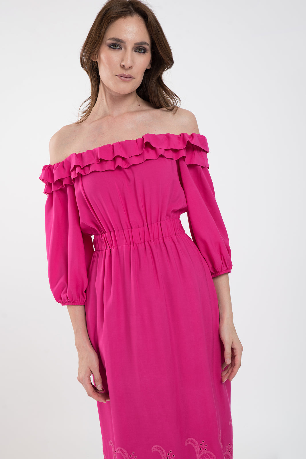 Incarca imaginea in galerie, Rochie midi din vascoza fuchsia cu umeri decupati