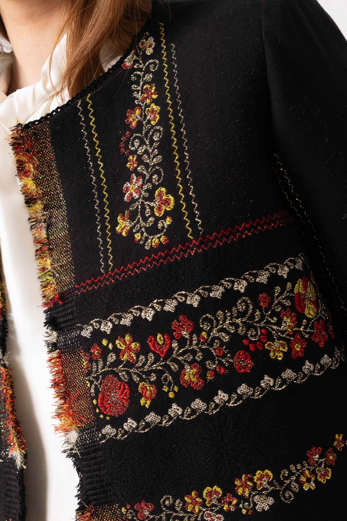 Sacou scurt cu motive traditionale