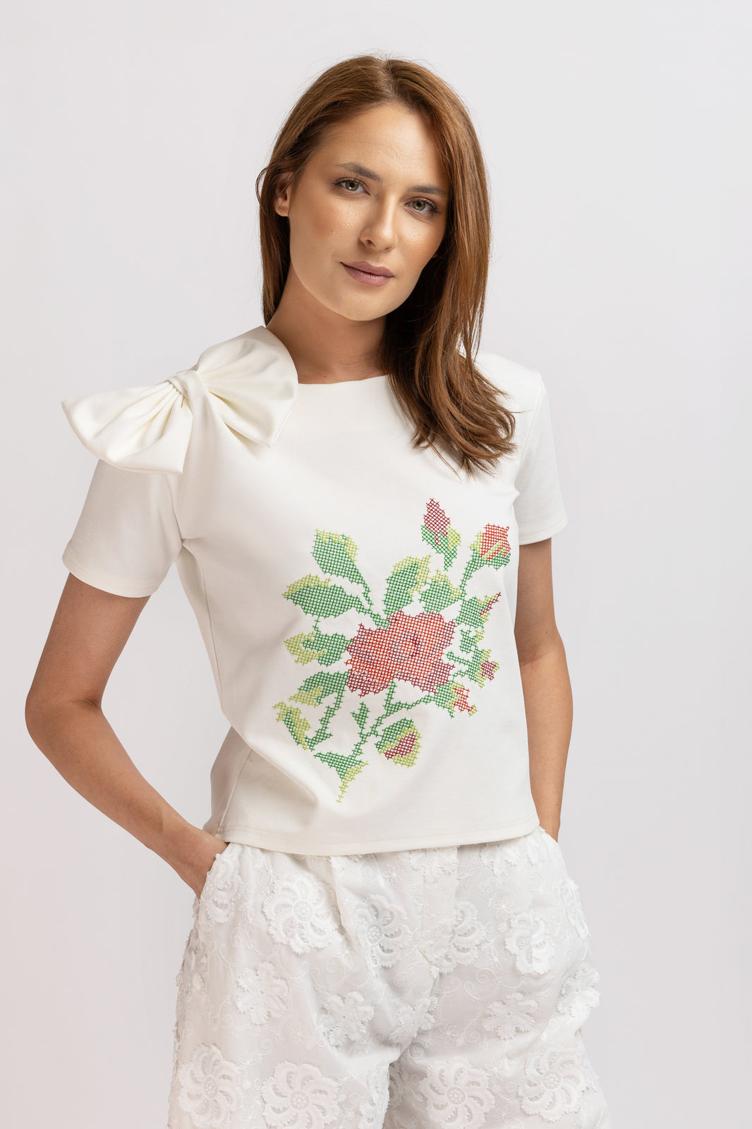 Incarca imaginea in galerie, Tricou din jerse cu broderie computerizata