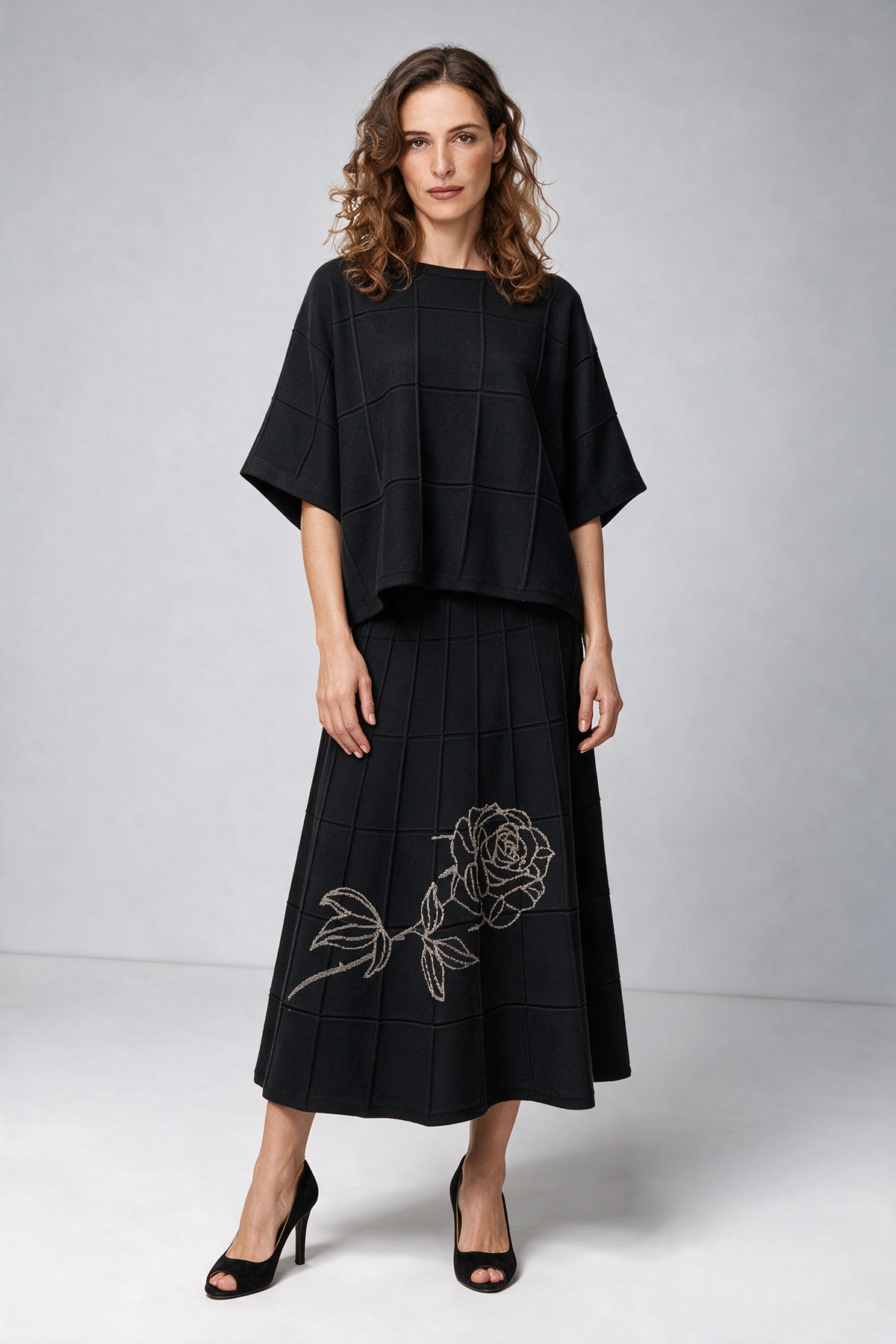 Compleu Tricotat Negru cu Broderie Trandafir