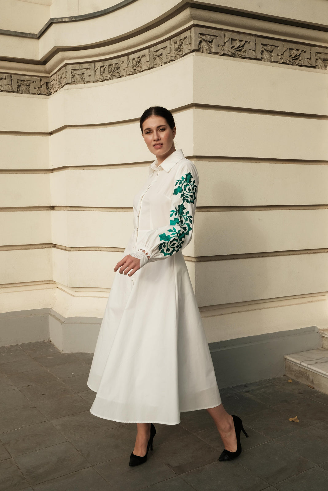 Incarca imaginea in galerie, Rochie camasa din bumbac cu broderie computerizata si manseta cu dantela