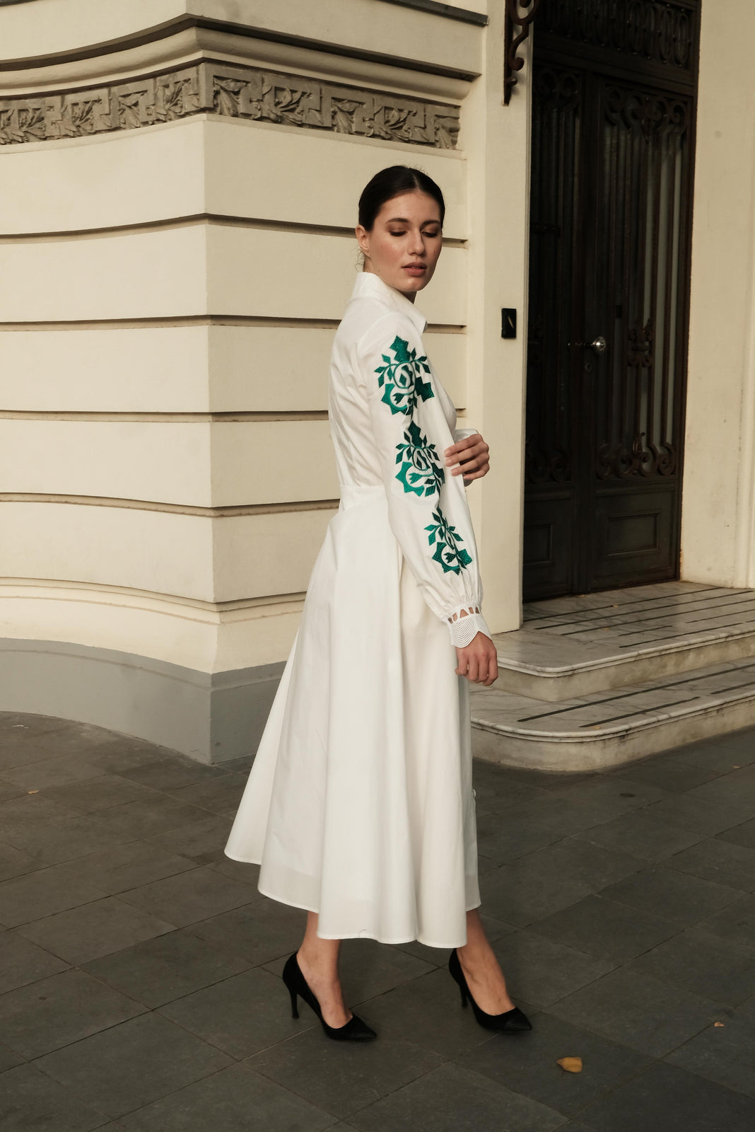 Incarca imaginea in galerie, Rochie camasa din bumbac cu broderie computerizata si manseta cu dantela