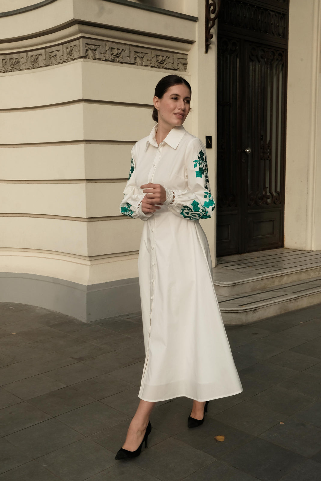 Incarca imaginea in galerie, Rochie camasa din bumbac cu broderie computerizata si manseta cu dantela