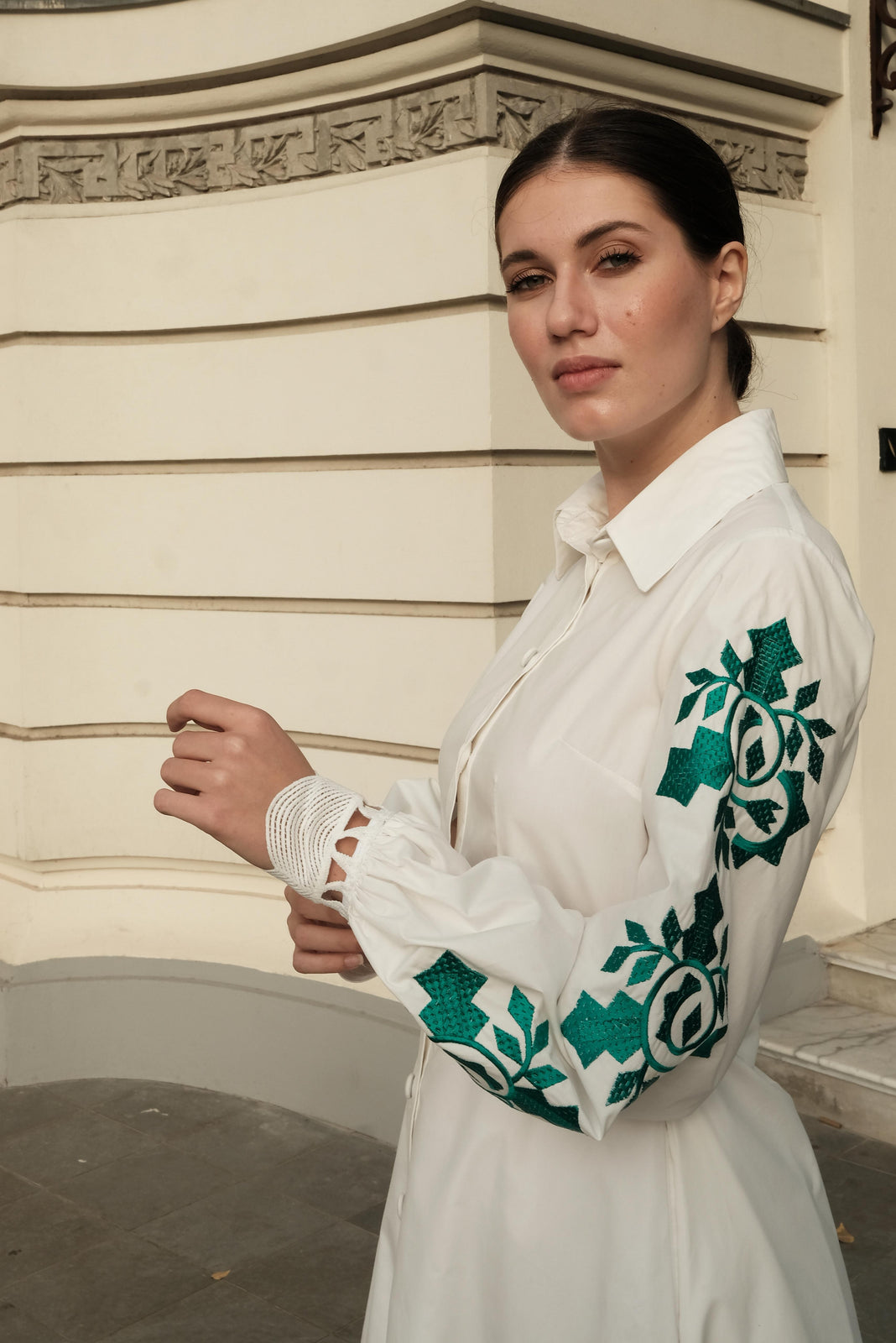 Incarca imaginea in galerie, Rochie camasa din bumbac cu broderie computerizata si manseta cu dantela